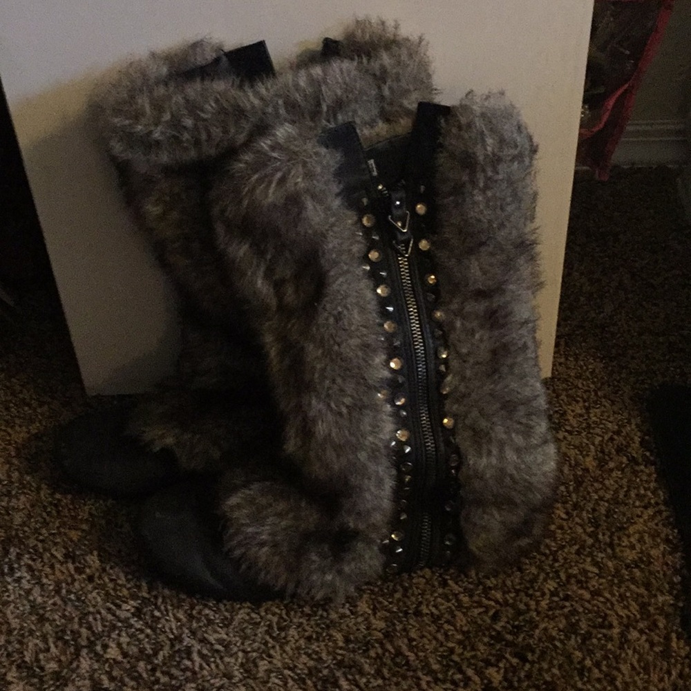 Boots with the fur